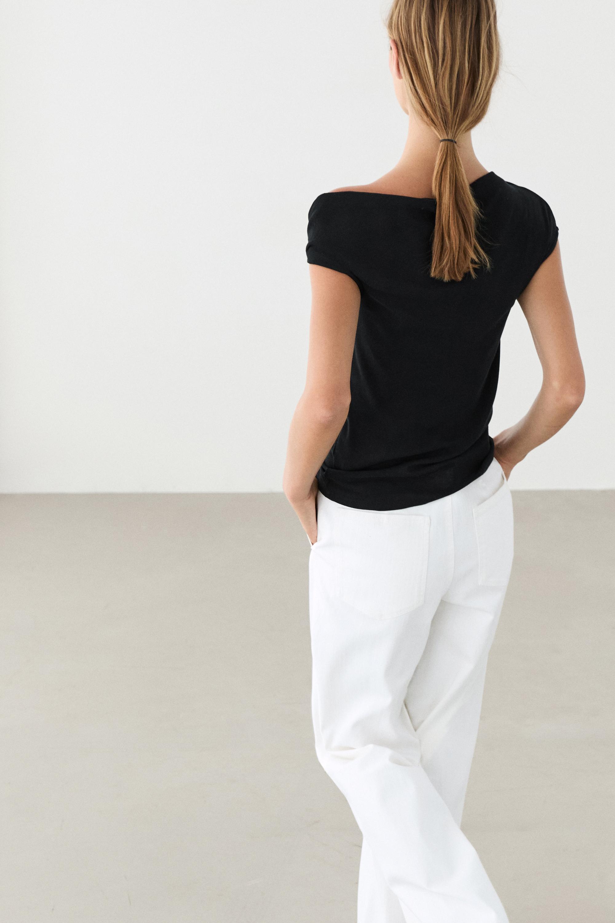 Top asymétrique détail bijou